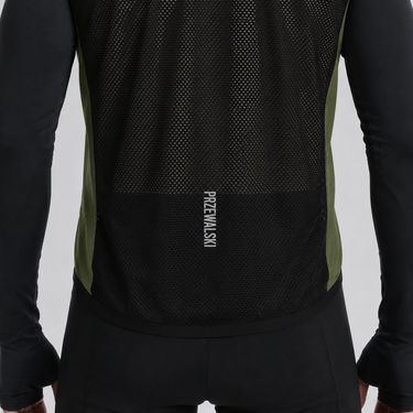 Rear mesh pocket and zip pocket detail on green windproof cycling vest